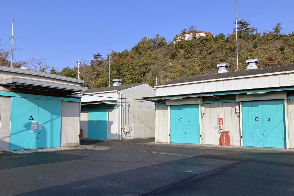 危険物倉庫・恒温倉庫を完備